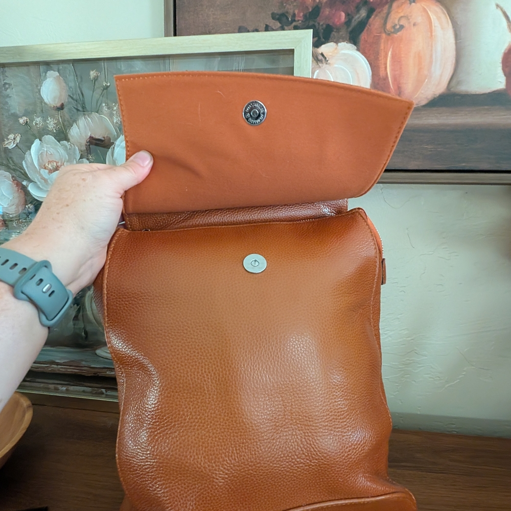 Stylish Tan Leather Backpack for Men - Picture 3 of 7